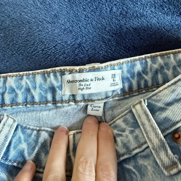 Abercrombie & Fitch Light High Rise Dad Jeans - Picture 3 of 6